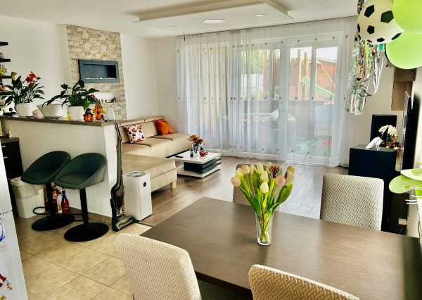 Veľké Dvorníky - predaj 3 izb. bytu so záhradkou a dvoma parkovacími miestami.