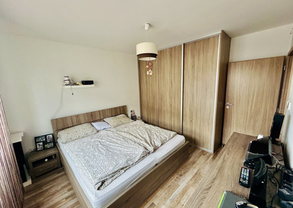 Veľké Dvorníky - predaj 3 izb. bytu so záhradkou a dvoma parkovacími miestami.