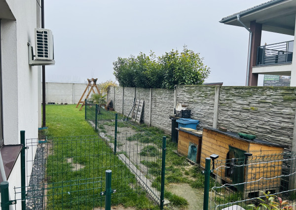 Veľké Dvorníky - predaj 3 izb. bytu so záhradkou a dvoma parkovacími miestami.