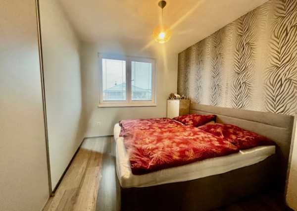 Dunajská Streda-predaj 3 izb. bytu dvoma parkovacími miestami v tichej ulici.