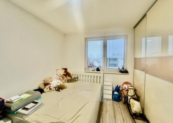 Dunajská Streda-predaj 3 izb. bytu dvoma parkovacími miestami v tichej ulici.