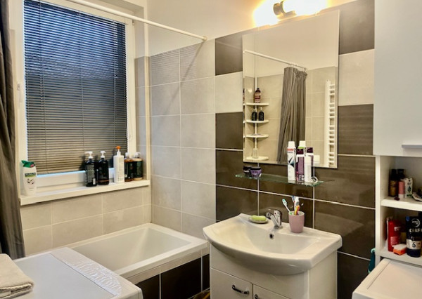 Dunajská Streda-predaj 3 izb. bytu dvoma parkovacími miestami v tichej ulici.