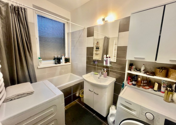 Dunajská Streda-predaj 3 izb. bytu dvoma parkovacími miestami v tichej ulici.