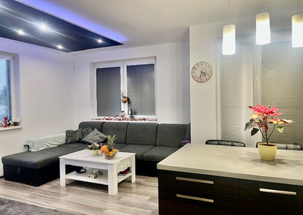 Dunajská Streda-predaj 3 izb. bytu dvoma parkovacími miestami v tichej ulici.