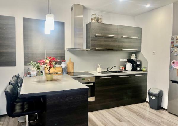 Dunajská Streda-predaj 3 izb. bytu dvoma parkovacími miestami v tichej ulici.