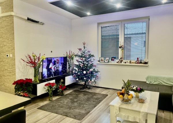 Dunajská Streda-predaj 3 izb. bytu dvoma parkovacími miestami v tichej ulici.