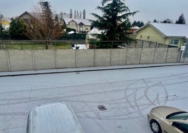 Dunajská Streda-predaj 3 izb. bytu dvoma parkovacími miestami v tichej ulici.