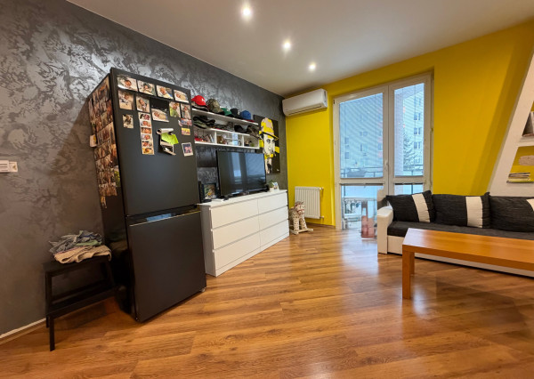 Dunajská Streda - predaj 2 izb. bytu s balkónom a vlastným kúrením v okrajovej časti mesta, ulica Nová Ves.