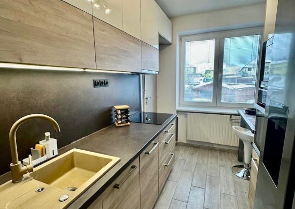 Gabčíkovo - predaj 3 izb. bytu + pozemok a garáž v uzamknutom dvore v centre mesta.