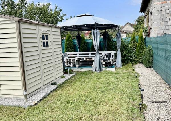 Gabčíkovo - predaj 3 izb. bytu + pozemok a garáž v uzamknutom dvore v centre mesta.