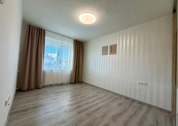 Gabčíkovo - predaj 3 izb. bytu + pozemok a garáž v uzamknutom dvore v centre mesta.