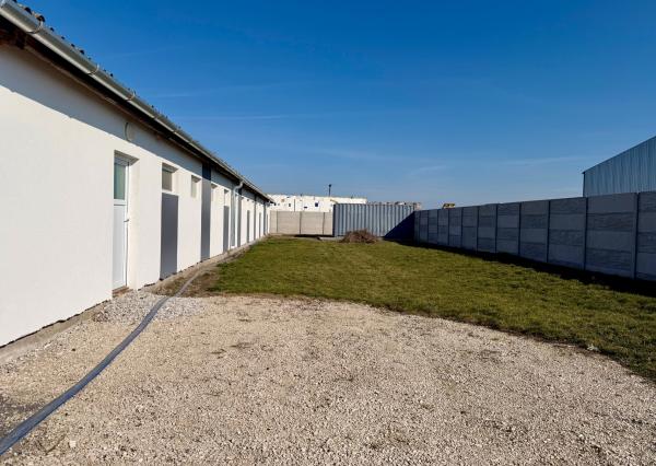 Prenájom skladových / výrobných priestorov 2km od Dunajskej Stredy, Kostolné Kračany - Šipošovské Kračany. Warehouse and production hall for a rent.