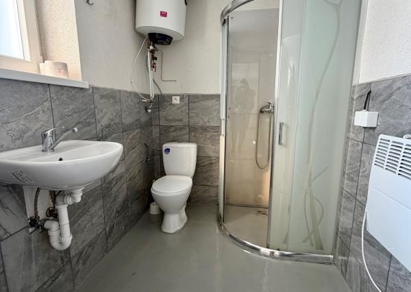 Prenájom skladových / výrobných priestorov 2km od Dunajskej Stredy, Kostolné Kračany - Šipošovské Kračany. Warehouse and production hall for a rent.