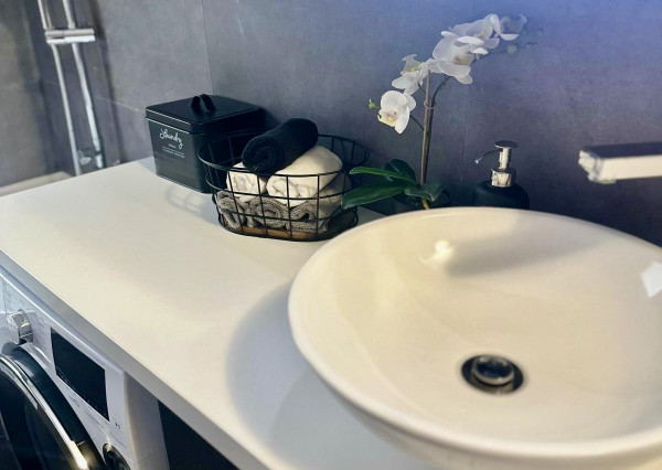 Gabčíkovo - predaj 3 izb. bytu + pozemok a garáž v uzamknutom dvore v centre mesta.