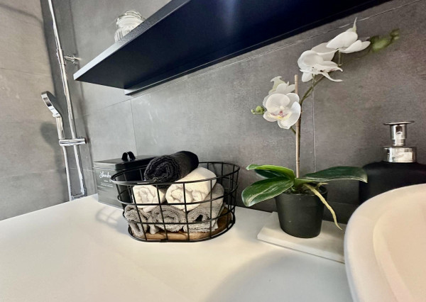 Gabčíkovo - predaj 3 izb. bytu + pozemok a garáž v uzamknutom dvore v centre mesta.