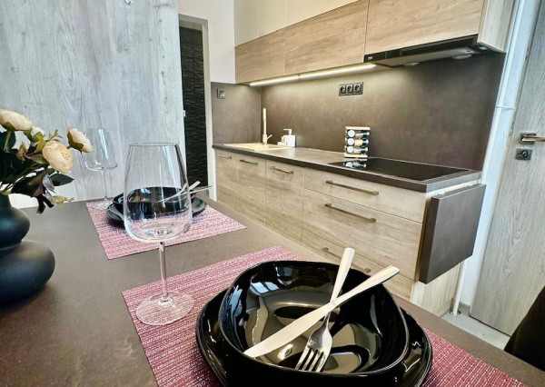 Gabčíkovo - predaj 3 izb. bytu + pozemok a garáž v uzamknutom dvore v centre mesta.