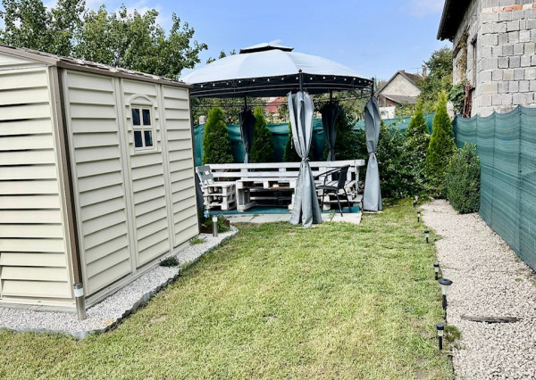 Gabčíkovo - predaj 3 izb. bytu + pozemok a garáž v uzamknutom dvore v centre mesta.