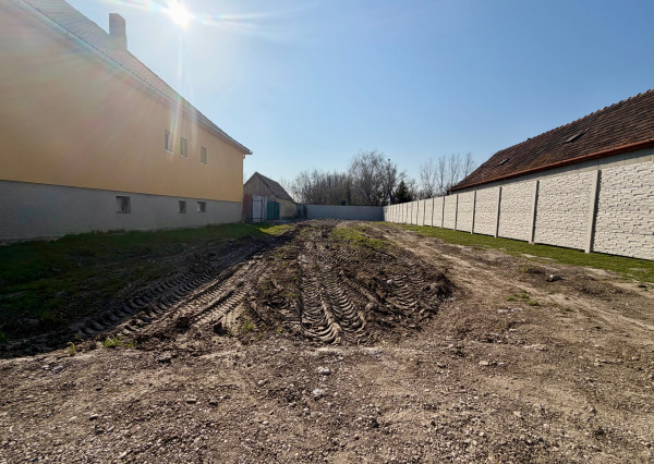 PREDAJ – slnečný stavebný pozemok s rozlohou 583m2, Kostolné Kračany časť Šipošovské Kračany