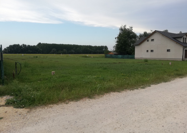 Predaj stavebné pozemky 769 m2 a 720 m2 v obci DUNASZIGET, Maďarsko - CENA : 61 eur / m2