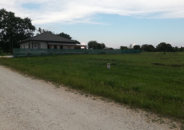 Predaj stavebné pozemky 769 m2 a 720 m2 v obci DUNASZIGET, Maďarsko - CENA : 61 eur / m2