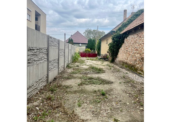 Pekný slnečný pozemok 1182 m2  na predaj - obec Čenkovce.