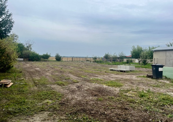 Pekný slnečný pozemok 1182 m2  na predaj - obec Čenkovce.