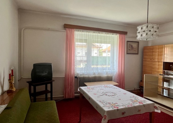 Na predaj 4izb. starší rodinný dom na 8 árovom pozemku v obci Lehnice -Sása.