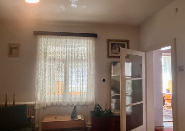 Na predaj 4izb. starší rodinný dom na 8 árovom pozemku v obci Lehnice -Sása.