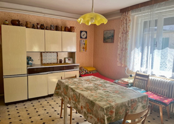 Na predaj 4izb. starší rodinný dom na 8 árovom pozemku v obci Lehnice -Sása.