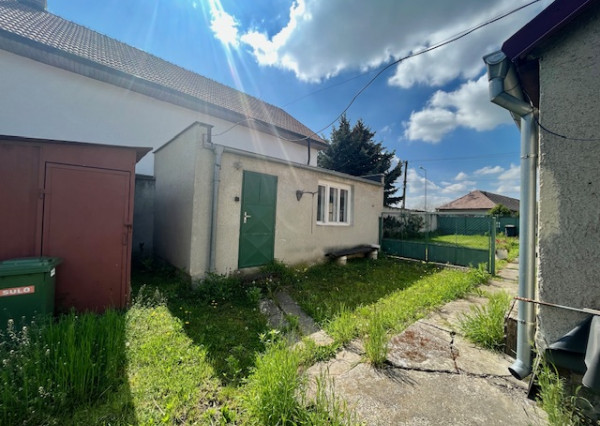 Na predaj 4izb. starší rodinný dom na 8 árovom pozemku v obci Lehnice -Sása.