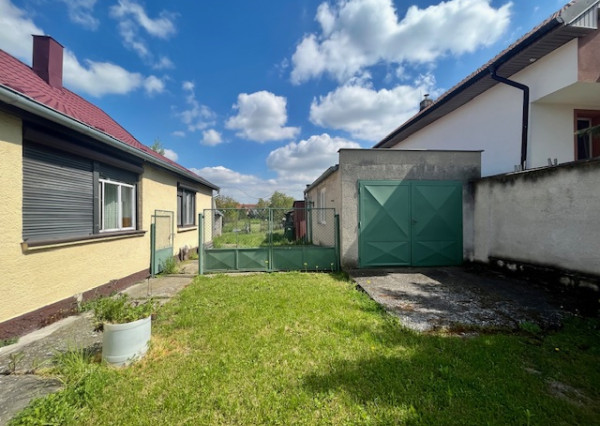Na predaj 4izb. starší rodinný dom na 8 árovom pozemku v obci Lehnice -Sása.