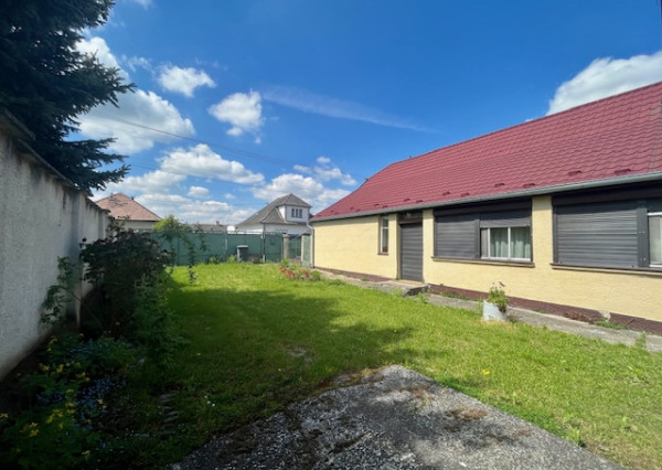 Na predaj 4izb. starší rodinný dom na 8 árovom pozemku v obci Lehnice -Sása.