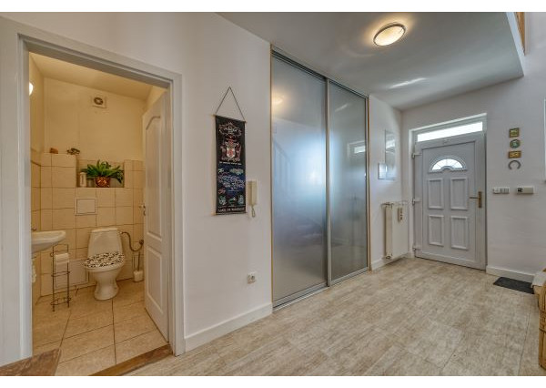 PRIESTRANNÝ RODINNÝ DOM V HAMULIAKOVE na pozemku 625 m2