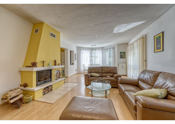PRIESTRANNÝ RODINNÝ DOM V HAMULIAKOVE na pozemku 625 m2