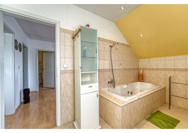 PRIESTRANNÝ RODINNÝ DOM V HAMULIAKOVE na pozemku 625 m2