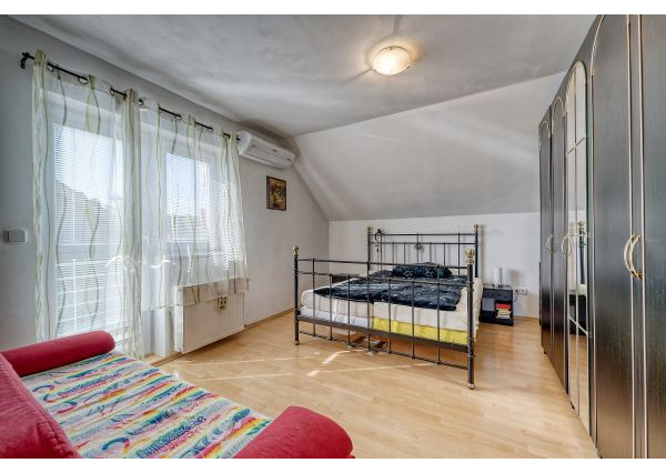 PRIESTRANNÝ RODINNÝ DOM V HAMULIAKOVE na pozemku 625 m2