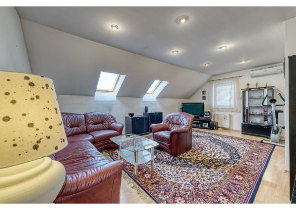PRIESTRANNÝ RODINNÝ DOM V HAMULIAKOVE na pozemku 625 m2