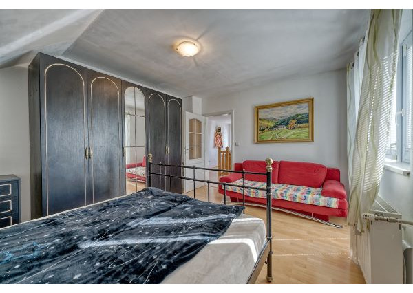 PRIESTRANNÝ RODINNÝ DOM V HAMULIAKOVE na pozemku 625 m2
