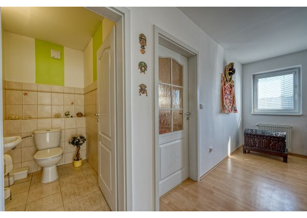 PRIESTRANNÝ RODINNÝ DOM V HAMULIAKOVE na pozemku 625 m2