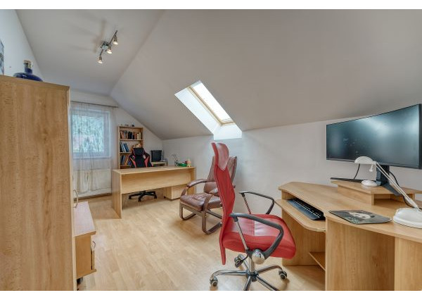 PRIESTRANNÝ RODINNÝ DOM V HAMULIAKOVE na pozemku 625 m2