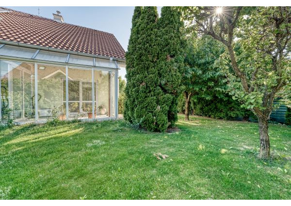 PRIESTRANNÝ RODINNÝ DOM V HAMULIAKOVE na pozemku 625 m2