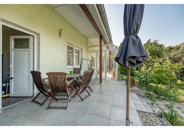 PRIESTRANNÝ RODINNÝ DOM V HAMULIAKOVE na pozemku 625 m2