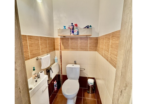 Na predaj elegantný 4-izbový rodinný dom v obci Hegyeshalom.