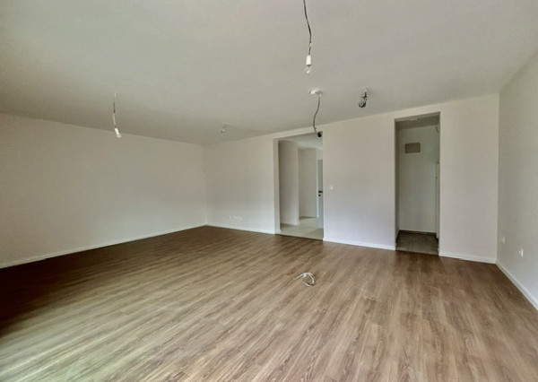 Priestranný moderný dom s vlastnou záhradou, terasou súčasť  trojdomu v obci Miloslavov časť Alžbetin Dvor.
