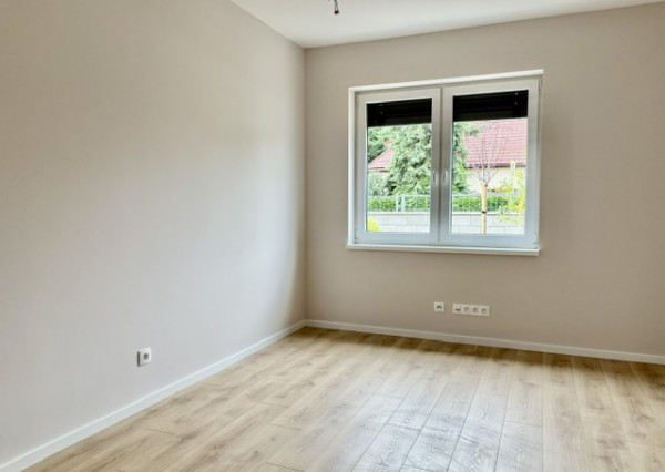 Moderný dom s vlastnou záhradou, terasou súčasť trojdomu v obci Miloslavov časť Alžbetin Dvor.