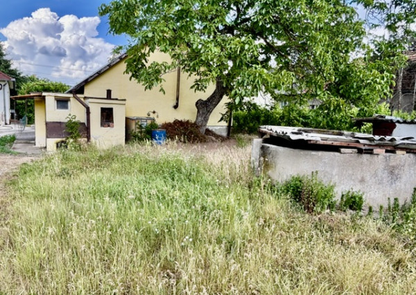 Predaj -bývalý Hostinec v obci Macov.