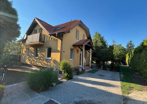 Komfortné bývanie v dvojgeneračnom 4 izbovom dome -Horná Potôň.