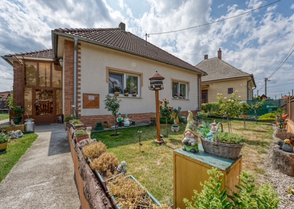 Na predaj kompletne zrekonštruovaný 3-izbový rodinný dom v Šamoríne – časť Mliečno