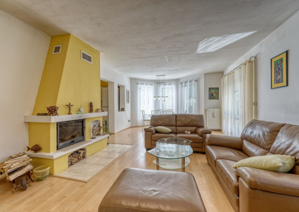PRIESTRANNÝ RODINNÝ DOM V HAMULIAKOVE na pozemku 625 m2