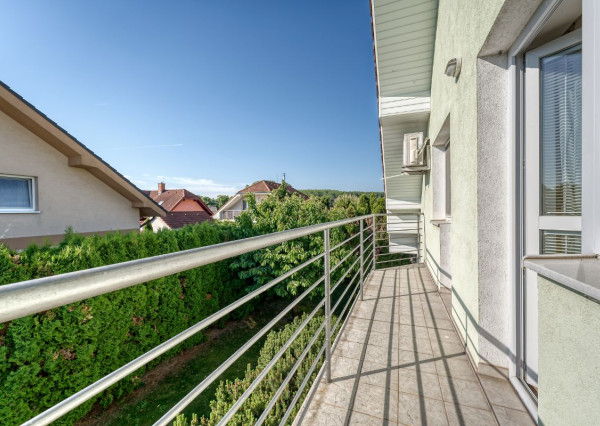 PRIESTRANNÝ RODINNÝ DOM V HAMULIAKOVE na pozemku 625 m2